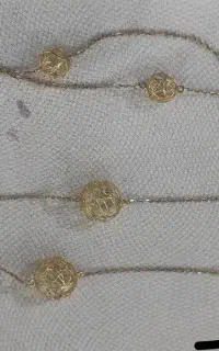 طلا یک عدد رو لباسی یک عدد پا گردنی