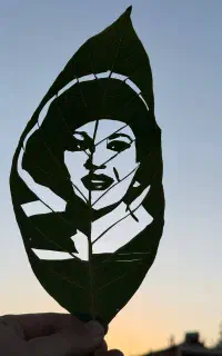 سفارش چهره روی برگ کادویی خاص