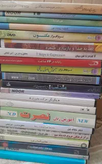 تعدادی سی دی به فروش می رسد