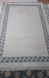 گلیم فرش در حد نو بفروش می رسد.