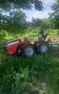 یکدستگاه تراکتور باغی ۹۵۰