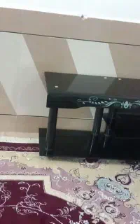 تلویزیون و میزش
