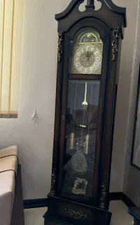 ساعت ایستاده و بوفه