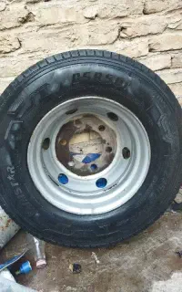 لاستیک و رینگ ایسوزو و یک دستگاه دوچرخه المپیا ۲۶