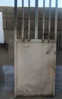 درب آهنی محکم