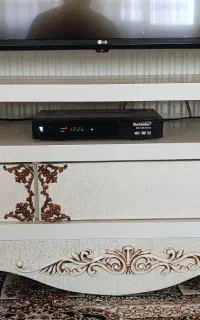 میز تلویزیون و آینه