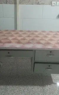 میز فلزی