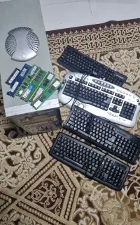 تعدادی رم و کیس و کیبورد