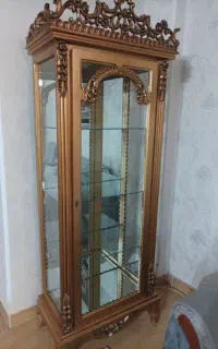ویترین (بوفه) چوبی طلایی رنگ