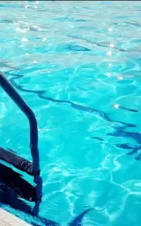 آموزش شنا بانوان و کودکان