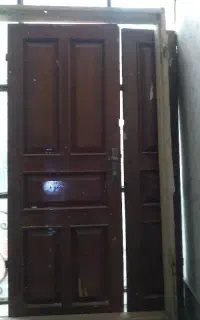درب ورودی اپارتمان همراه چارچوب آهنی