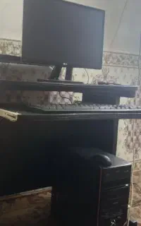 کامپیوتر همراه میز حراج