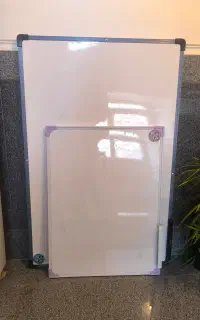 دوعدد تختە وایت برد