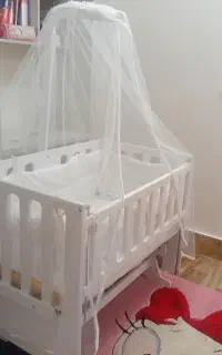تخت کنار مادر