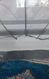 تخت کنار مادر