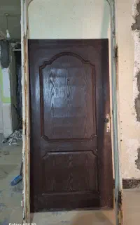 درب ورودی اپارتمان با حفاظ فلزی