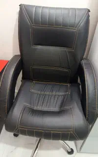 صندلی و میز تحریر