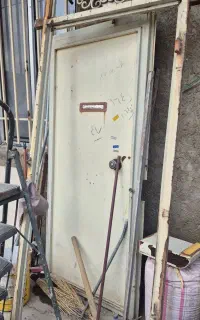 درب حیاط نفر رو
