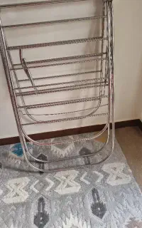 بند رخت استیل سالم در حد نو