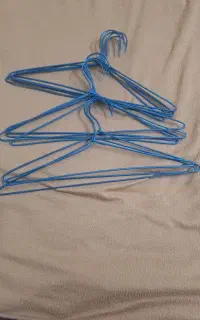 چوب لباسی آبی نو