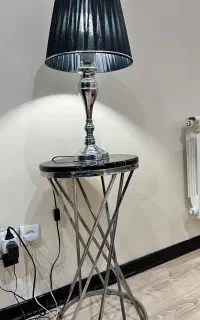 میز و آباژور در حد نو