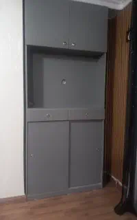 جاکفشی و میزتلویزیون