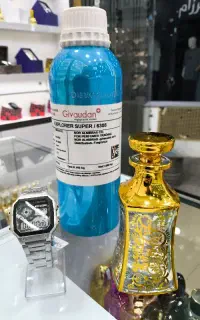 عطرواسانس های خالص تک به قیمت عمده درمجموعه محمد
