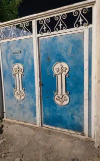 درب حیاط آهنی بزرگ