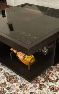 جلومبلی و گل میز