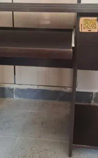 میز کامپیوتر در حد نو