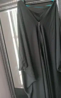 یک عدد چادر عبایی در حد نو ویک عدد چادر ساده