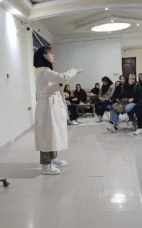 استخدام خانم ها با گوشی موبایل