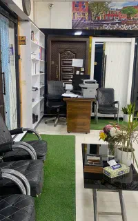 منشی خانم دفتر درب و پنجره تک شیفت