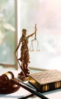 وکیل پایه یک دادگستری