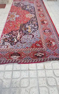 فرش بعنوان کناره تقریبا ۳مترو ۸۰سانت
