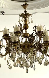 یک لوستر برنز ۱۲شاخه