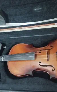 ویالون در حد نو سالم سالم