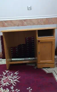 میز تحریر یا کامپیوترمیشه استفاده کرد تمیز و سالم