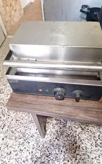 فروش یک دستگاه وافل ساز سوسیسی