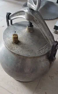 زودپز قدیمی  چهارونیم لیتری