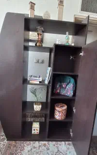 فروش کتابخانه کمددار جادار، سالم و شیک»