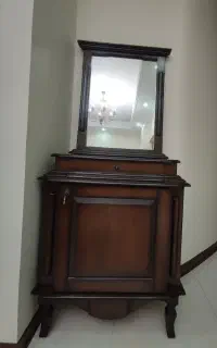 آینه و کنسول در حد نو
