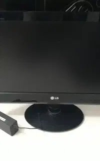 تعدادی مونیتور crt و lcd