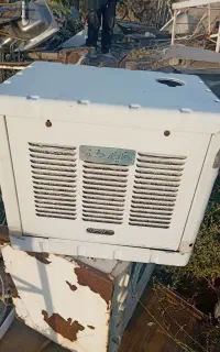 کولر آبی و چرخ خیاطی