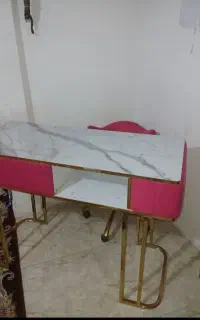 یک عدد میزو صندلی ناخن کاری