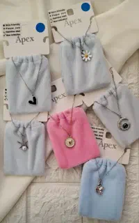 اینجا پر از اکسسوری های رنگ ثابته و ضد حساسیته
