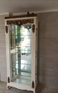 بوفه. رنگ شیری سالم