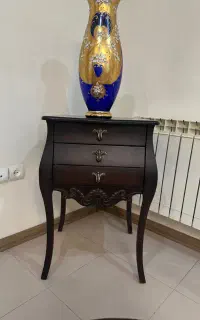 یک جفت میز کنار سالنی
