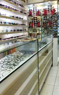 ویترین عینک و ساعت
