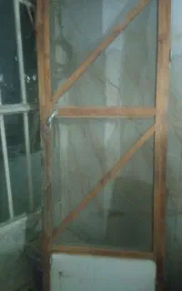 درب توری ب همراه چارچوب /یک عدد سینک‌ روشویی
